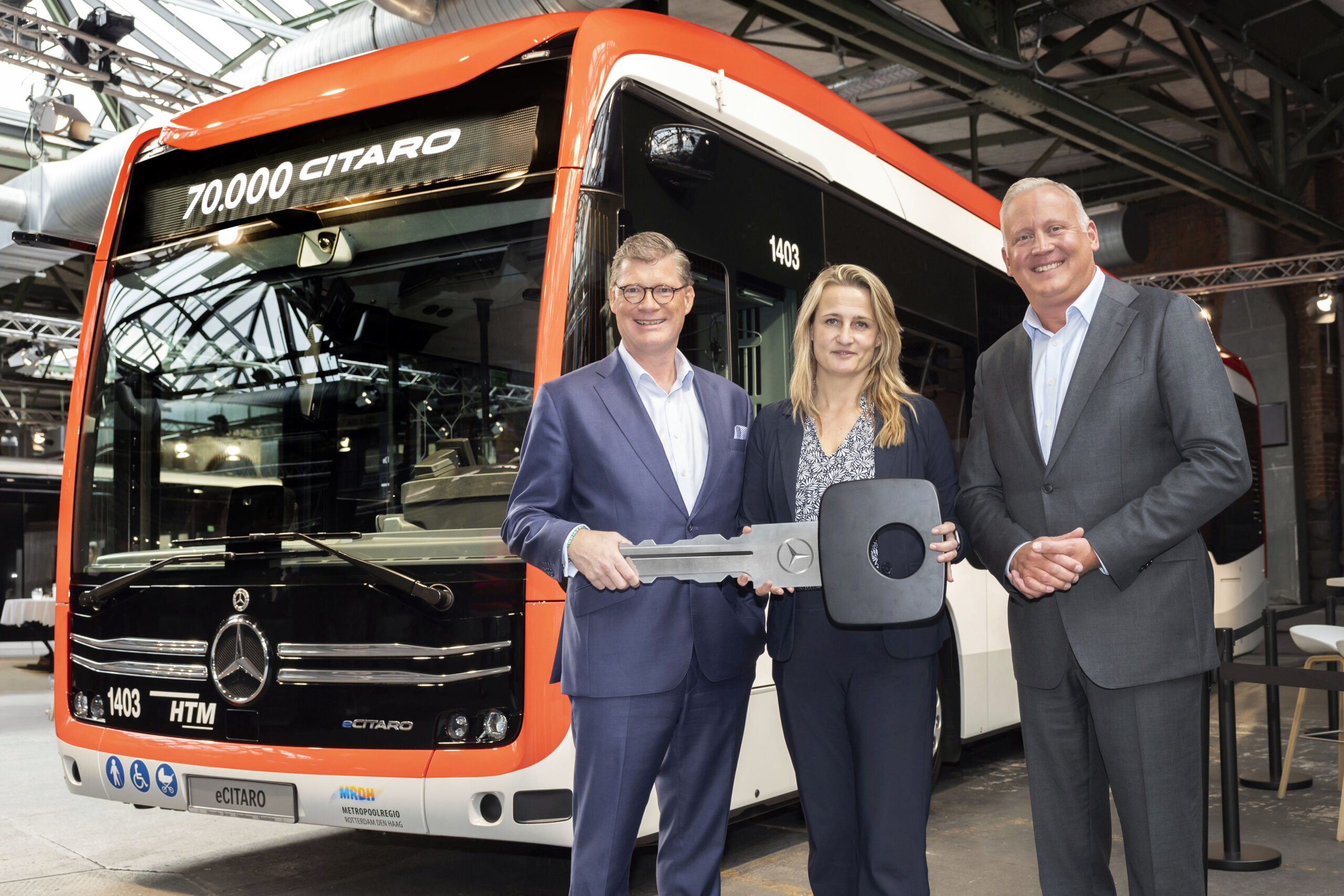 Rekord: 70.000 Citaro von Mercedes-Benz – der vollelektrisch angetriebene Jubiläumsbus eCitaro fährt in den Niederlanden70,000 Citaro buses from Mercedes-Benz – the all-electric eCitaro anniversary bus is on the road in the Netherlands