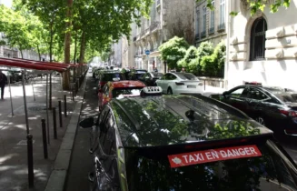 TAXI Foto 1 Taxiproteste Paris. Foto 100% Taxis