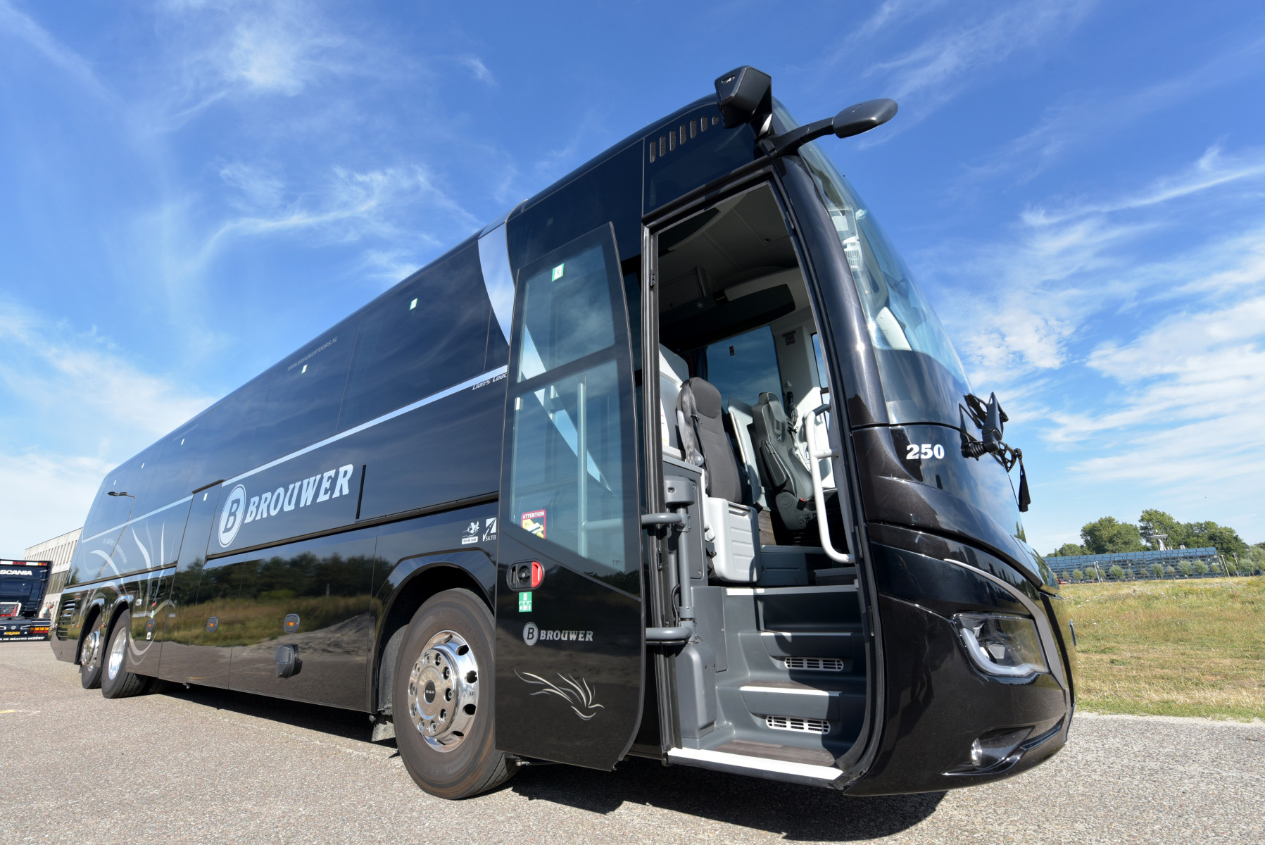 BUS 1 Brouwer Tours