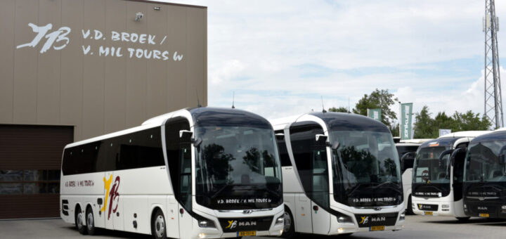 BUS vdbroekvmiltours18