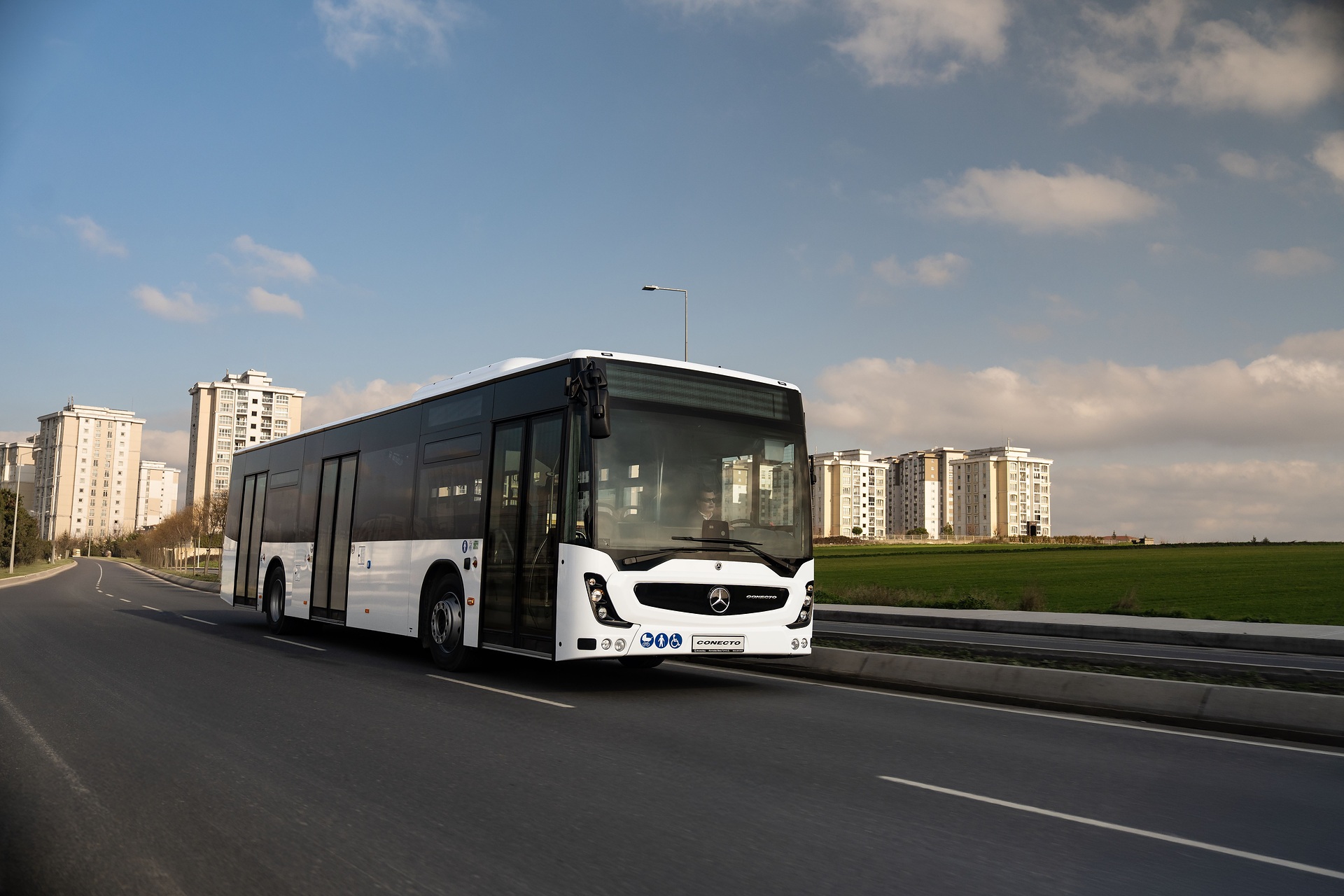 Daimler Buses baut Produktionskapazitäten aus: Kooperation mit Bushersteller Otokar unterzeichnetDaimler Buses expands production capacity: Cooperation agreement signed with bus manufacturer Otokar