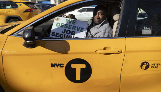 TAXI 2 Taxi drivers supporting app colleagues mit