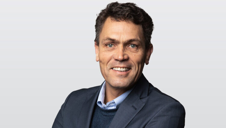 BUS 1 Michel-van-Maanen-Website-750x750