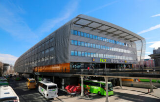 Daimler Buses errichtet eigene öffentliche Ladesäulen am Zentralen Omnibusbahnhof in MünchenDaimler Buses to Install Its Own Public Charging Stations at Munich Central Bus Station