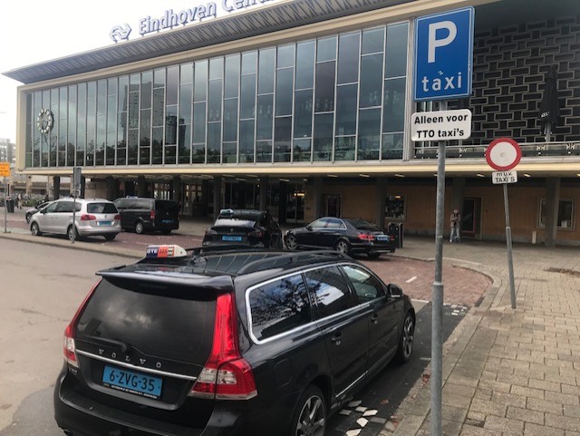 TAXI Station Eindhoven taxi's