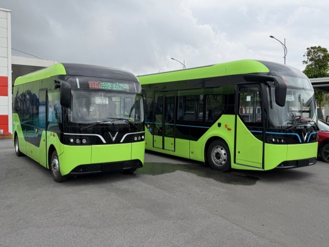 BUS Vinfast buses