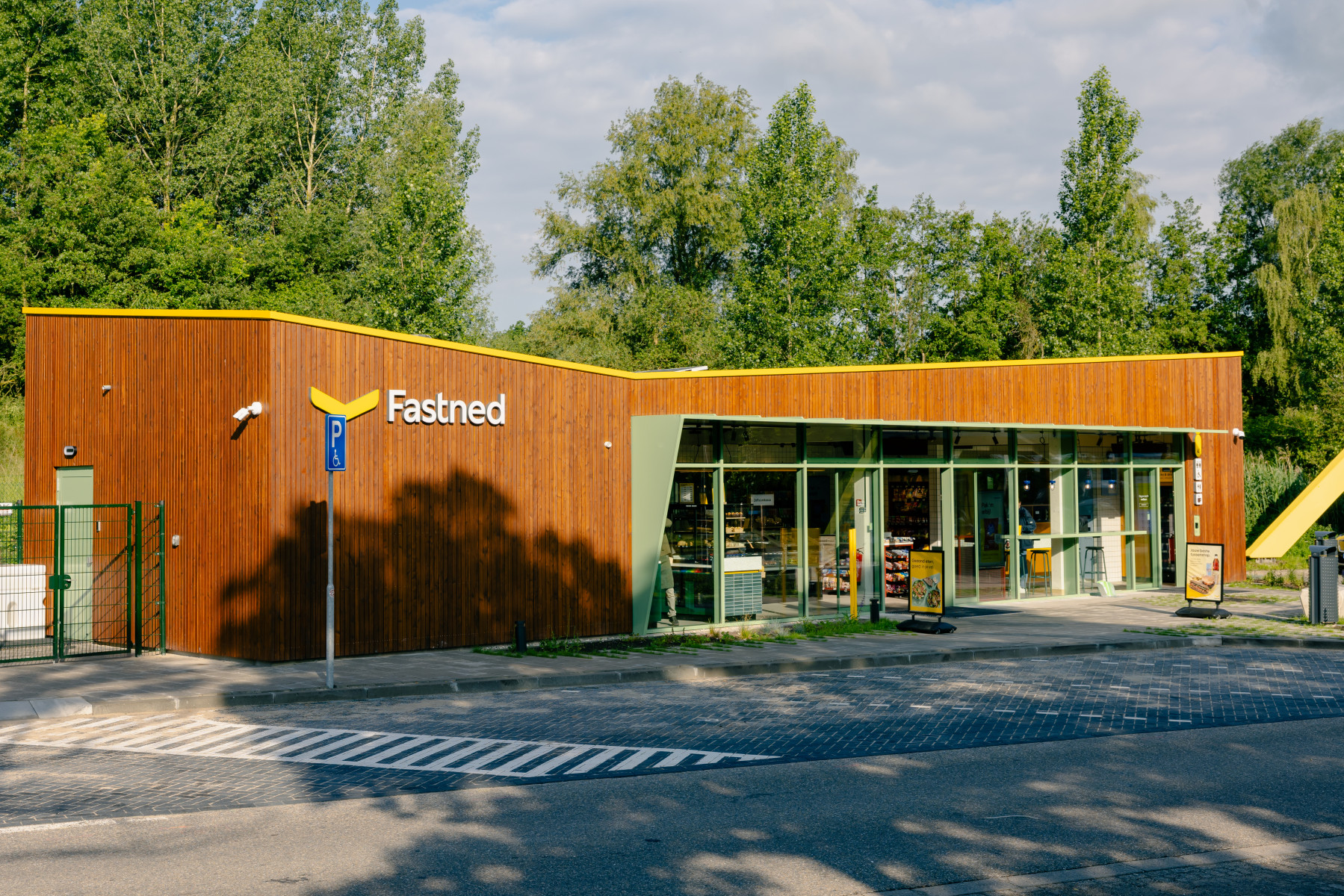 MOB Fastned 1