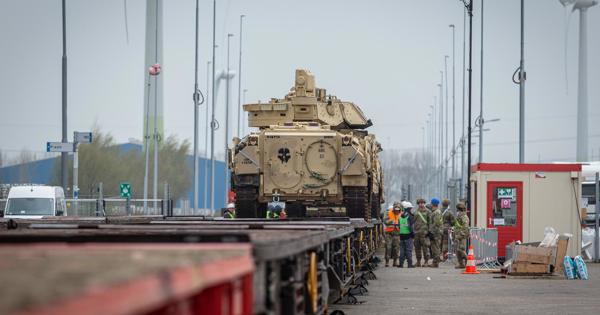 RAIL 2 Mil. trp militair-transport-over-spoor---april-2022-01